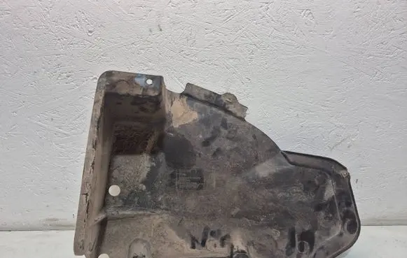 Volkswagen PASSAT B5.5 Engine splash shield/under tray 3B0825218A