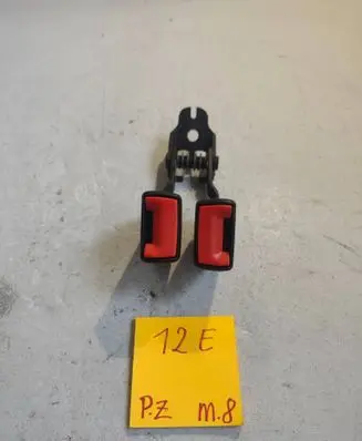 Ford Mondeo Mk III Middle seatbelt buckle (rear) 23847892