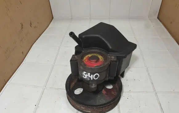 Volvo S40, V40 Power steering pump 3546907