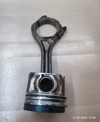 Volkswagen Touareg I Piston with connecting rod
