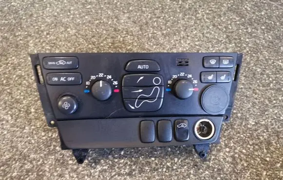 Volvo V70 Climate control unit 30782503