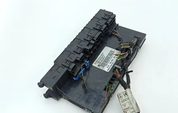 Mercedes-Benz CLK A209 C209 Fuse module 2095450601 5DK008486