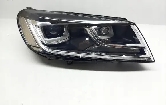 Volkswagen Touareg II Headlight/headlamp 7P1941752B