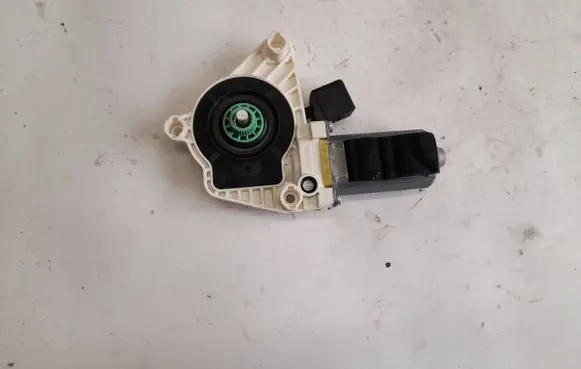 Mercedes-Benz CLA C117 X117 W117 Rear door window regulator motor 0536010603
