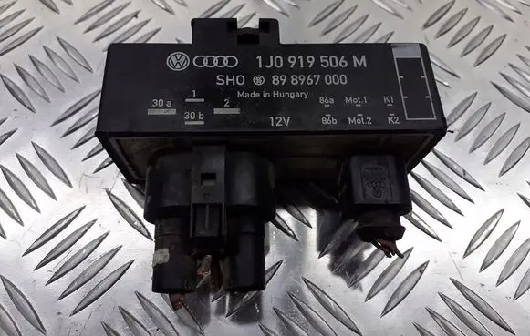 Volkswagen Polo IV 9N3 Coolant fan relay 1J0919506M