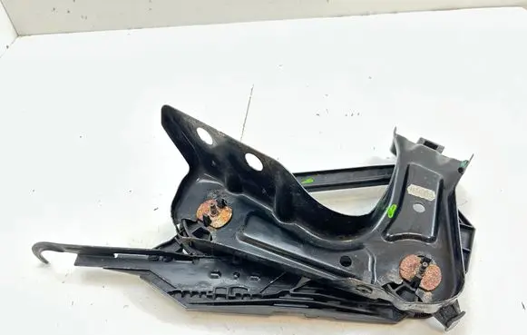 Skoda Octavia Mk2 (1Z) Headlight/headlamp mounting bracket 1Z0941340