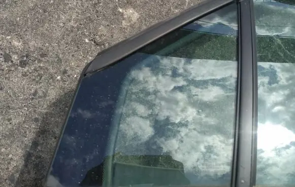Citroen C8 Front door vent window glass four-door 