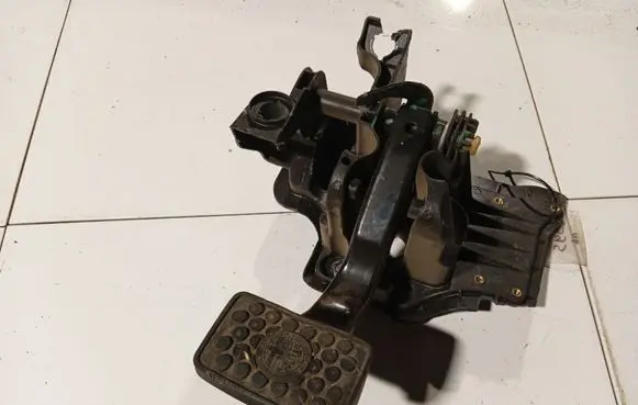 Alfa Romeo 147 Brake pedal 