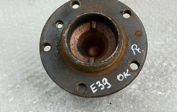 BMW 5 E39 Front wheel bearing hub 