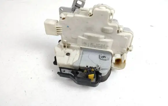 Audi A4 S4 B7 8E 8H Front door lock 8E1837015AA