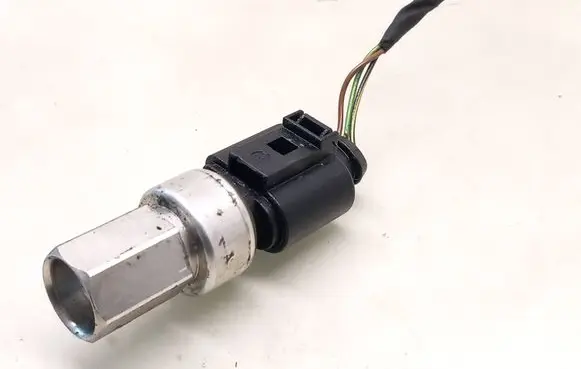 Volkswagen Tiguan Air conditioning (A/C) pressure sensor 1K0959126A