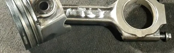 Mitsubishi Space Star Piston with connecting rod