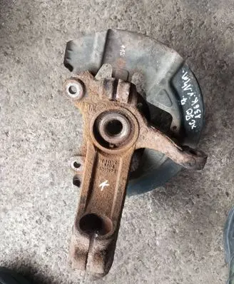 Volvo XC70 Front wheel hub 7G913K171M