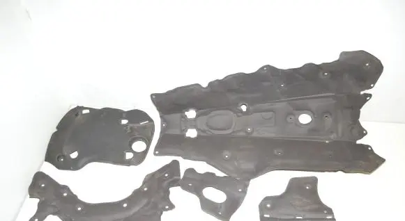 Engine bonnet/hood sound/heat insulation