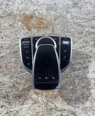 Head unit multimedia control