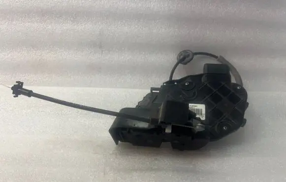 Volvo XC70 Rear door lock 31253921
