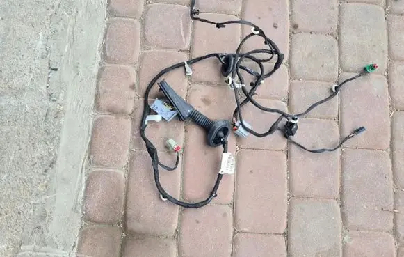 Opel Insignia B Fuel injector wires 39153172