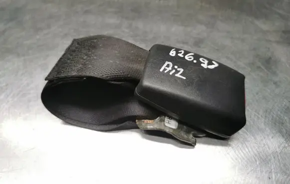 Mazda 626 Rear seatbelt buckle