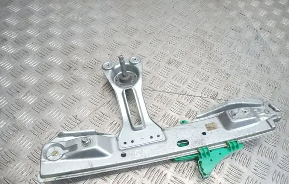 Rear door manual window regulator