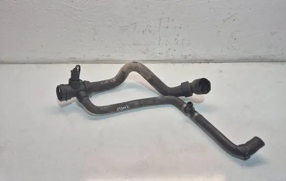 Volkswagen PASSAT B5.5 Coolant pipe/hose 