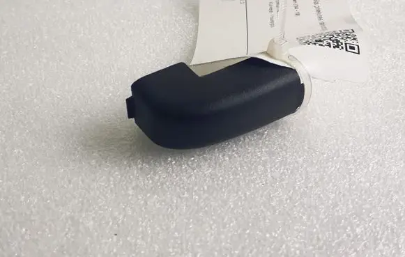 Porsche Macan (95B) Front driver seat rail trim 7P5882465