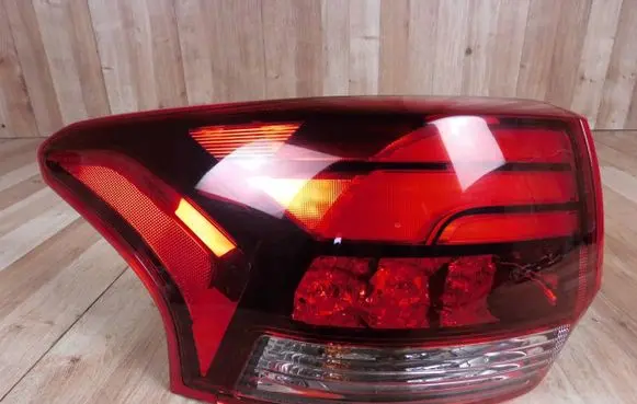 Mitsubishi Outlander Rear/tail lights
