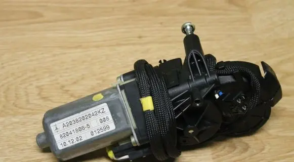 Mercedes-Benz C W203 Seat adjustment motor 2038202042