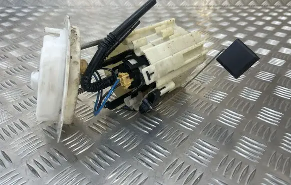 Mercedes-Benz C W204 In-tank fuel pump A2044702294