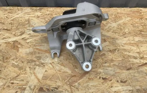 Nissan Qashqai Gearbox mounting bracket 112534ED0A 9745
