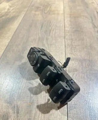Opel Insignia B Electric window control switch 84211877 01799F 01A217B