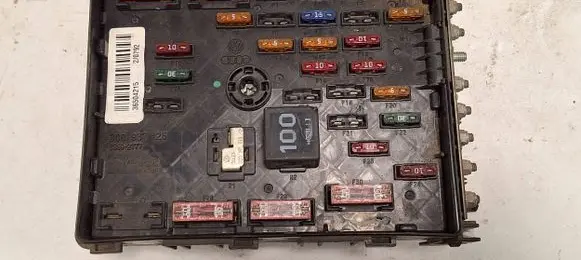 Volkswagen PASSAT B6 Fuse module 3C0937125 63592777 36504215