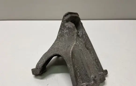 Audi A6 S6 C6 4F Engine mounting bracket 4F0199307AD