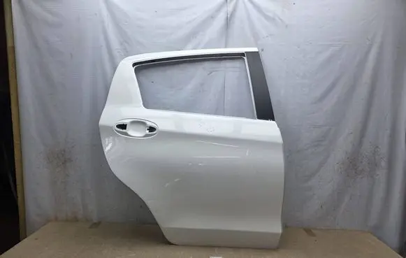 Toyota Yaris Rear door