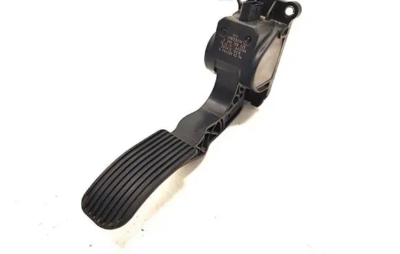 Mercedes-Benz Vito Viano W447 Accelerator throttle pedal A9063000304