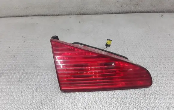 Peugeot 607 Tailgate rear/tail lights