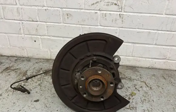 Rear wheel hub