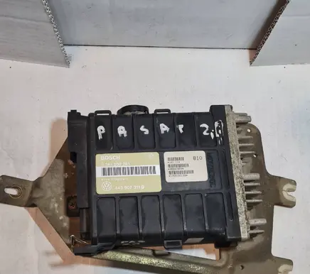 Volkswagen PASSAT B3 Engine control unit/module 0261200261 443907311B