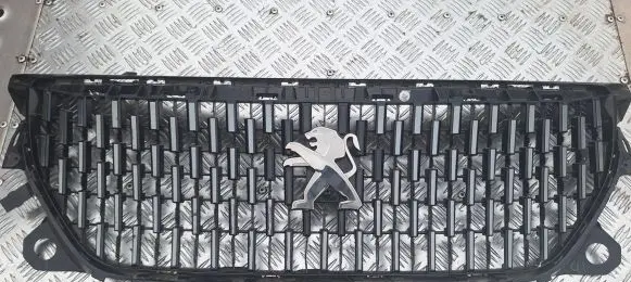 Peugeot 2008 II Front grill 9825860780 320922442