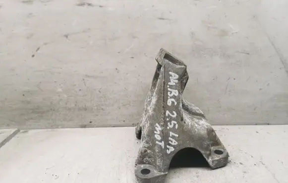 Audi A4 S4 B6 8E 8H Engine mounting bracket 8E0199308J