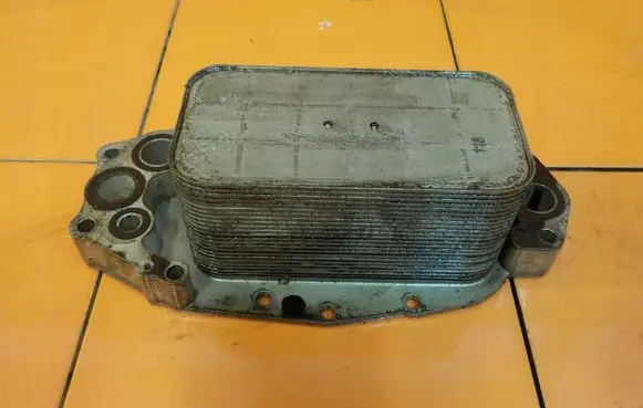 Land Rover Range Rover L405 Engine oil radiator 4MB69
