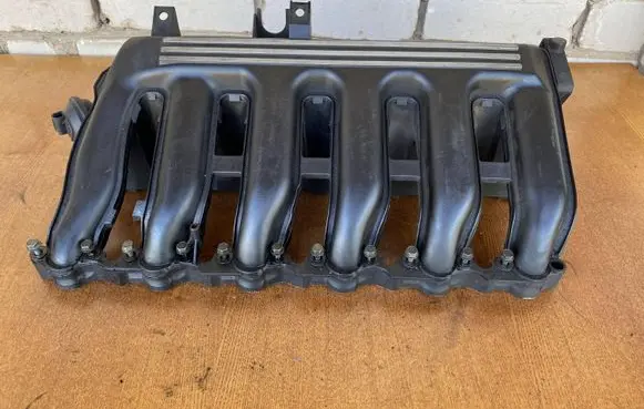 BMW 5 E39 Intake manifold 7789247C 7789329B 7789287B