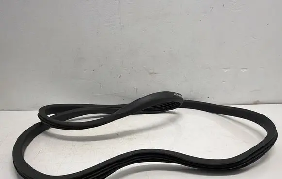 Renault Clio IV Rear door rubber seal (on body) 