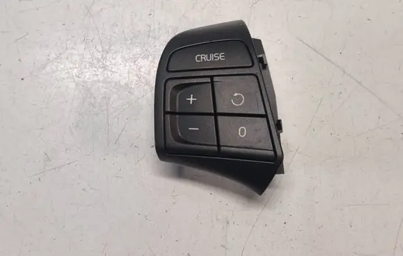 Steering wheel buttons/switches