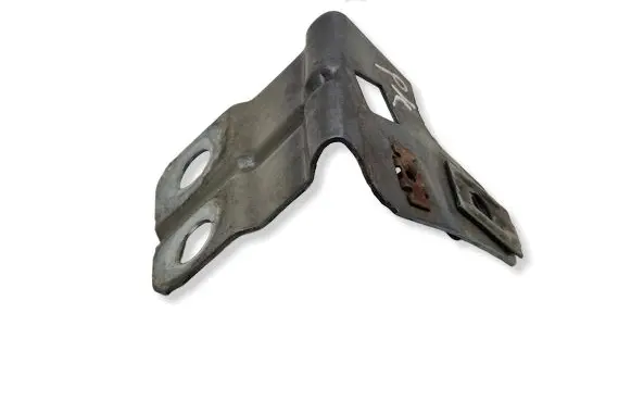 Opel Insignia B Fender mounting bracket 39077424