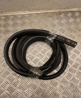 Rear door rubber seal (on body)