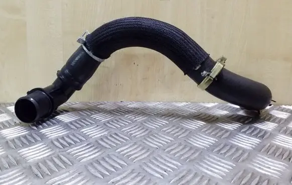 Toyota Avensis T270 Engine coolant pipe/hose