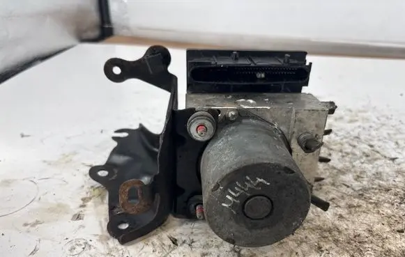 Toyota Avensis T270 ABS Pump 0265951567 10729S0251 4454005100