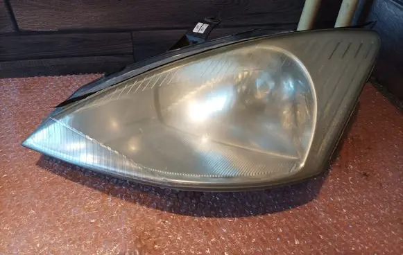 Ford Focus Headlight/headlamp