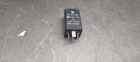 Opel Astra F Fuel pump relay 90274681