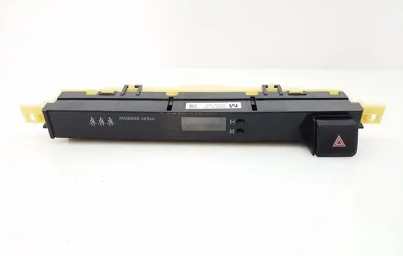 Toyota RAV 4 (XA40) Hazard light switch 8395042100